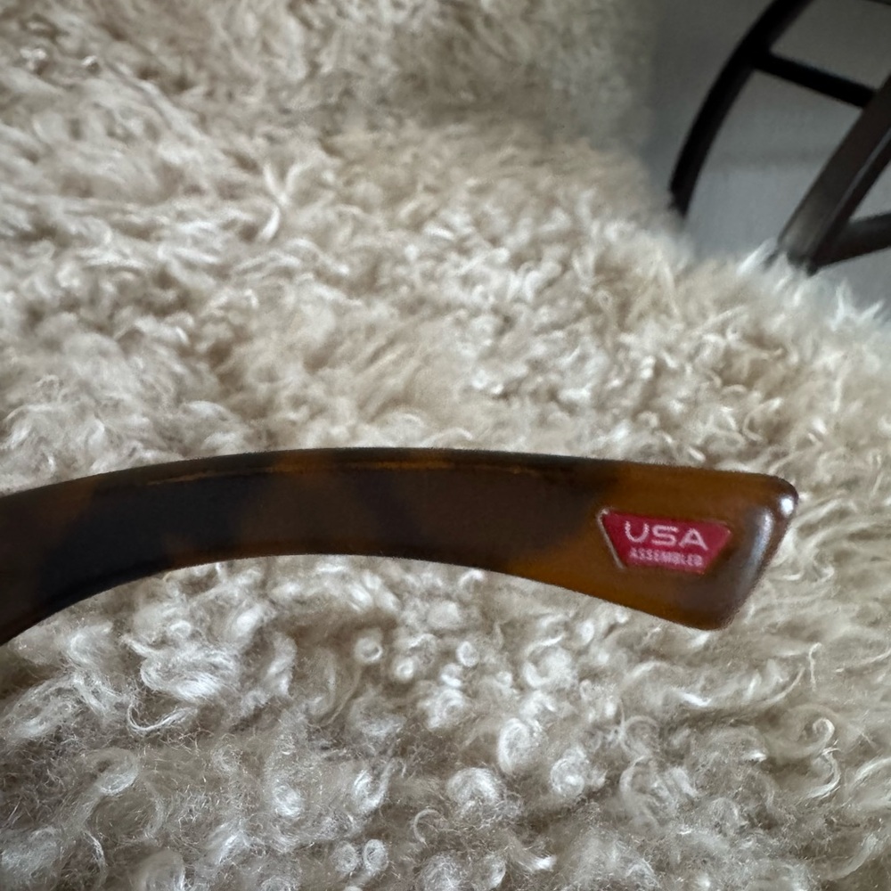 Oakley Sunglasses with Gold Lenses - Picture 7 of 8